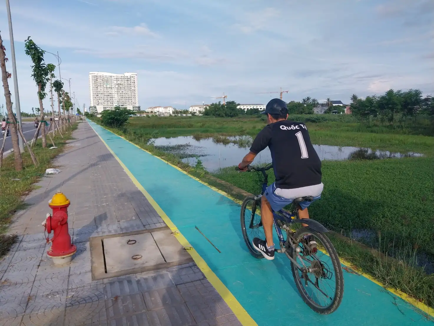 Huế thử nghiệm vỉa hè dành riêng cho xe đạp: Bước tiến mới Huế thử nghiệm vỉa hè dành riêng cho xe đạp: Bước tiến mới