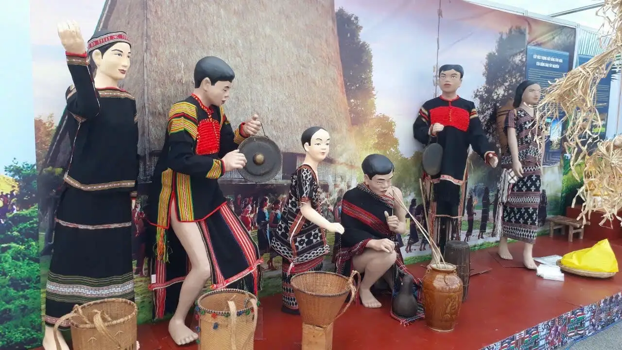 Không gian văn hóa dân tộc Lai Châu - Sắc màu đa dạng Không gian văn hóa dân tộc Lai Châu – Sắc màu đa dạng và đặc sắc