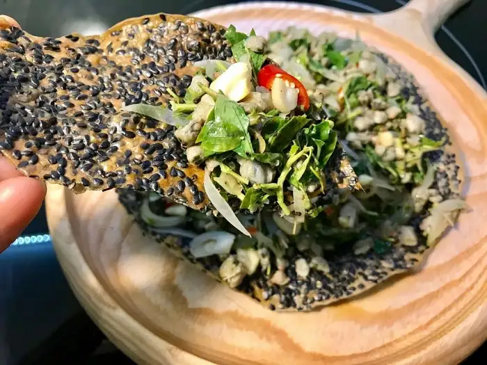 Thưởng thức bánh đa Quảng Nam