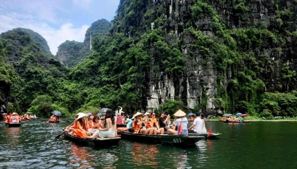 Du lịch di sản Việt Nam: Tận dụng giá trị văn hóa để phát triển Hình ảnh sản phẩm du lịch đặc thù kết hợp di sản và trải nghiệm