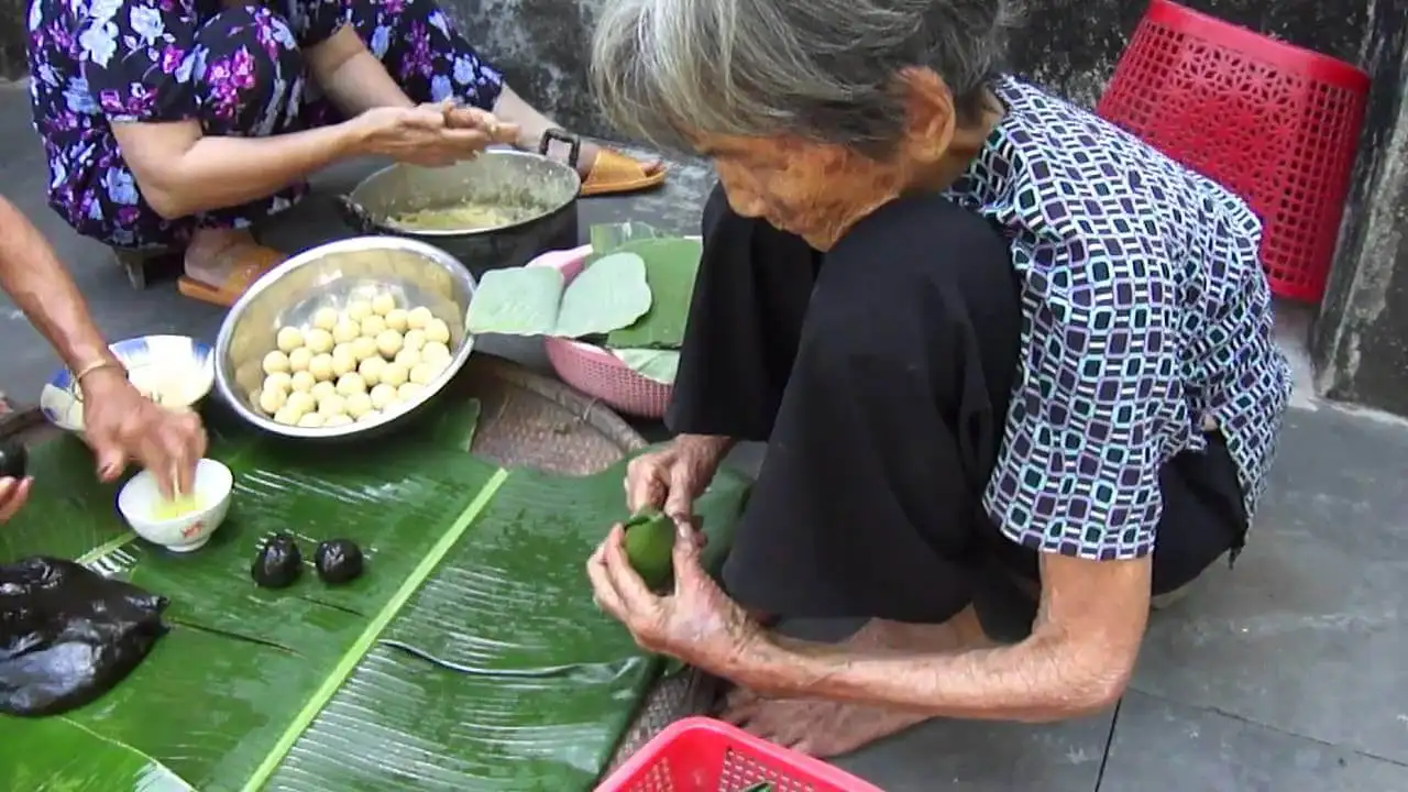 Bánh ít lá gai – Hương vị đặc sản xứ Nẫu Bánh ít lá gai – Hương vị đặc sản xứ Nẫu