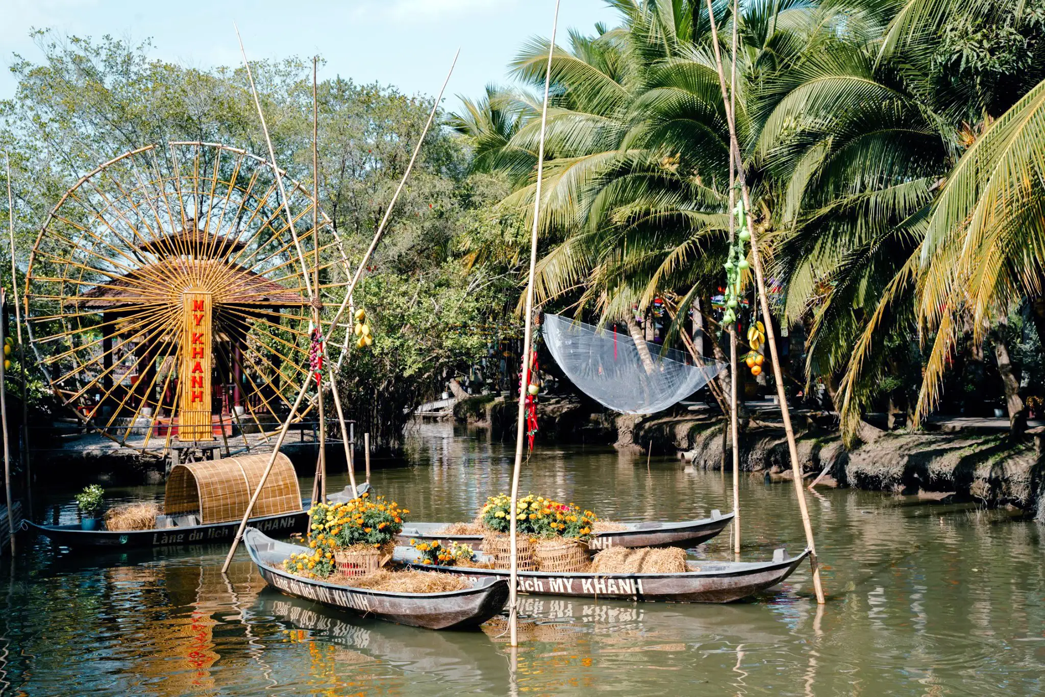 Du lịch Cần Thơ nhộn nhịp với đường hoa Tết Ất Tỵ 2025 Du lịch Cần Thơ nhộn nhịp với đường hoa Tết Ất Tỵ 2025