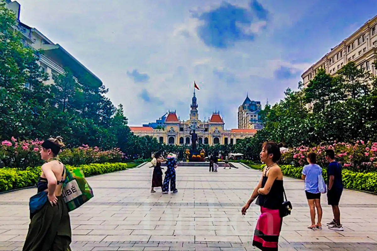 Khách quốc tế đến TP.HCM đầu năm 2025 tăng cao, du lịch thành phố bùng nổ Khách quốc tế đến TP.HCM đầu năm 2025 tăng cao, du lịch thành phố bùng nổ