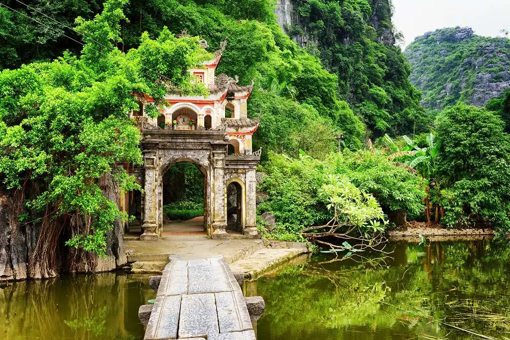 Khu Du Lịch Tam Cốc Bích Động - Nam Thiên Đệ Nhị Động Khu Du Lịch Tam Cốc – Bích Động: Vẻ đẹp “Nam Thiên Đệ Nhị Động”