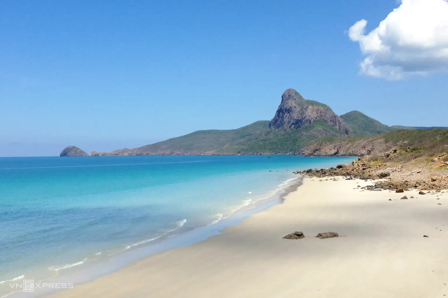 Côn Đảo cháy vé: Mùa cao điểm hành hương gây sốt du khách Côn Đảo cháy vé: Mùa cao điểm hành hương gây sốt du khách