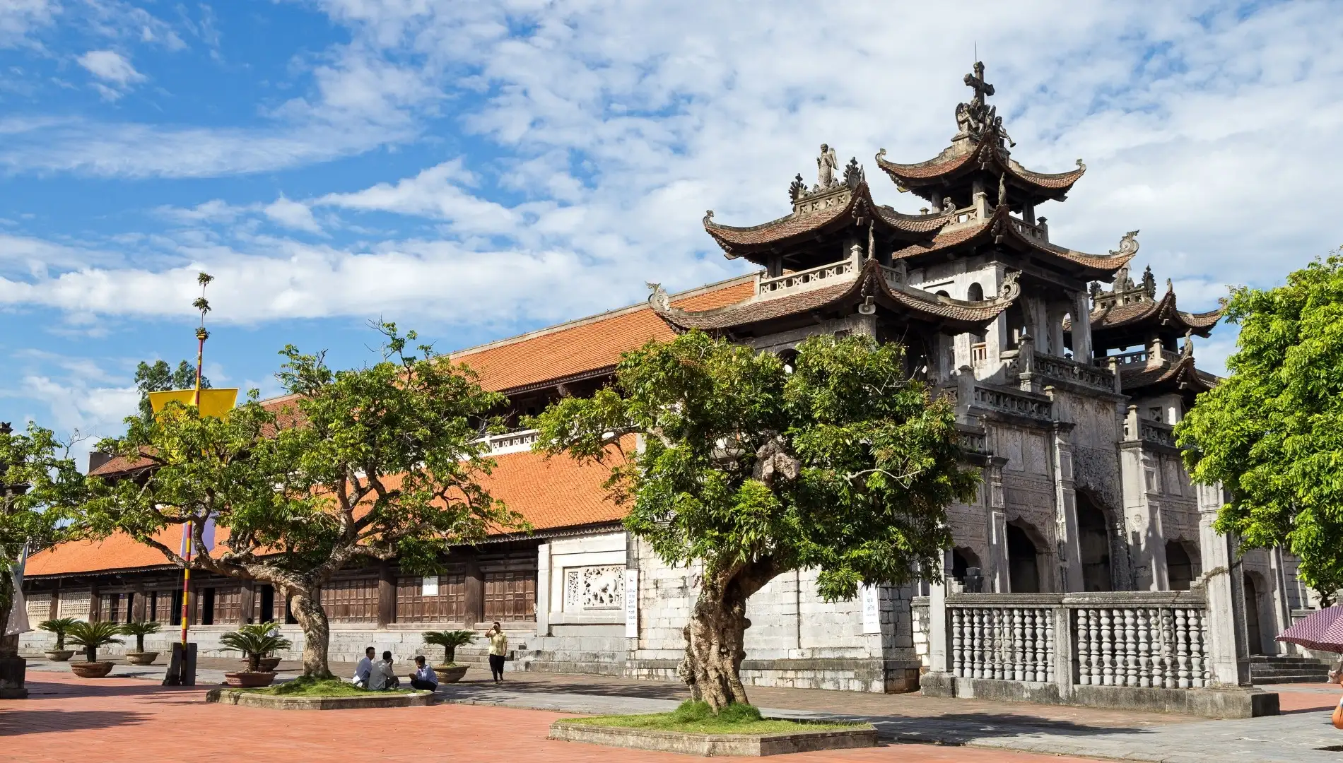 Khu Du Lịch Tam Cốc Bích Động - Nam Thiên Đệ Nhị Động Khu Du Lịch Tam Cốc – Bích Động: Vẻ đẹp “Nam Thiên Đệ Nhị Động”
