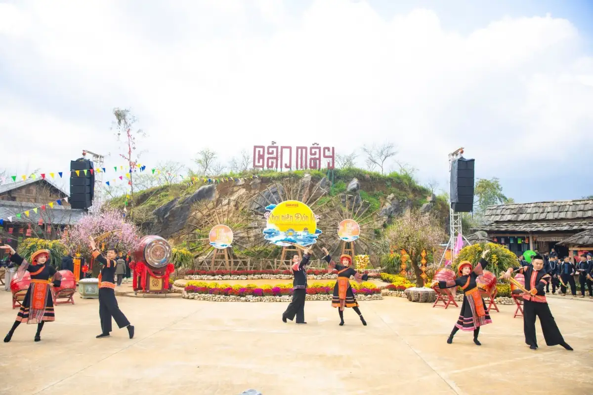 Xu hướng du lịch xuyên Tết của người trẻ: "Xách ba lô lên và đi" trải nghiệm một cái Tết khác biệt Xu hướng du lịch xuyên Tết của người trẻ: “Xách ba lô lên và đi” trải nghiệm một cái Tết khác biệt