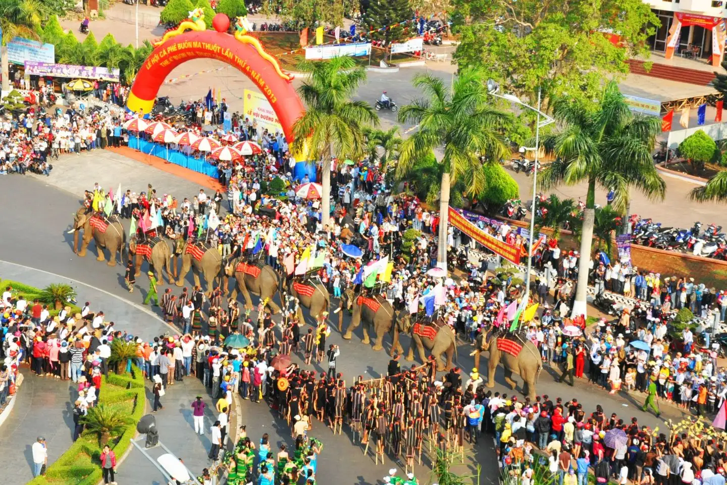 Lễ Hội Cà Phê Buôn Ma Thuột - Tôn vinh hạt ngọc Tây Nguyên Lễ Hội Cà Phê Buôn Ma Thuột – Tôn vinh hạt ngọc Tây Nguyên