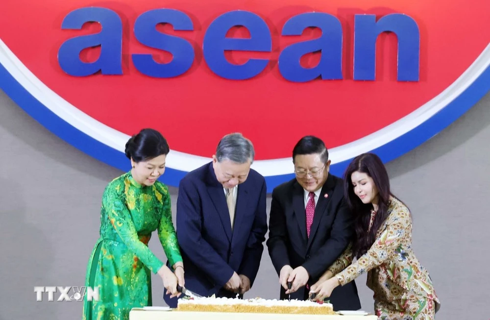 Hợp tác du lịch Việt Nam - Indonesia - Singapore: Bước tiến mới cho sự phát triển bền vững Hợp tác du lịch Việt Nam – Indonesia – Singapore: Bước tiến mới cho sự phát triển bền vững