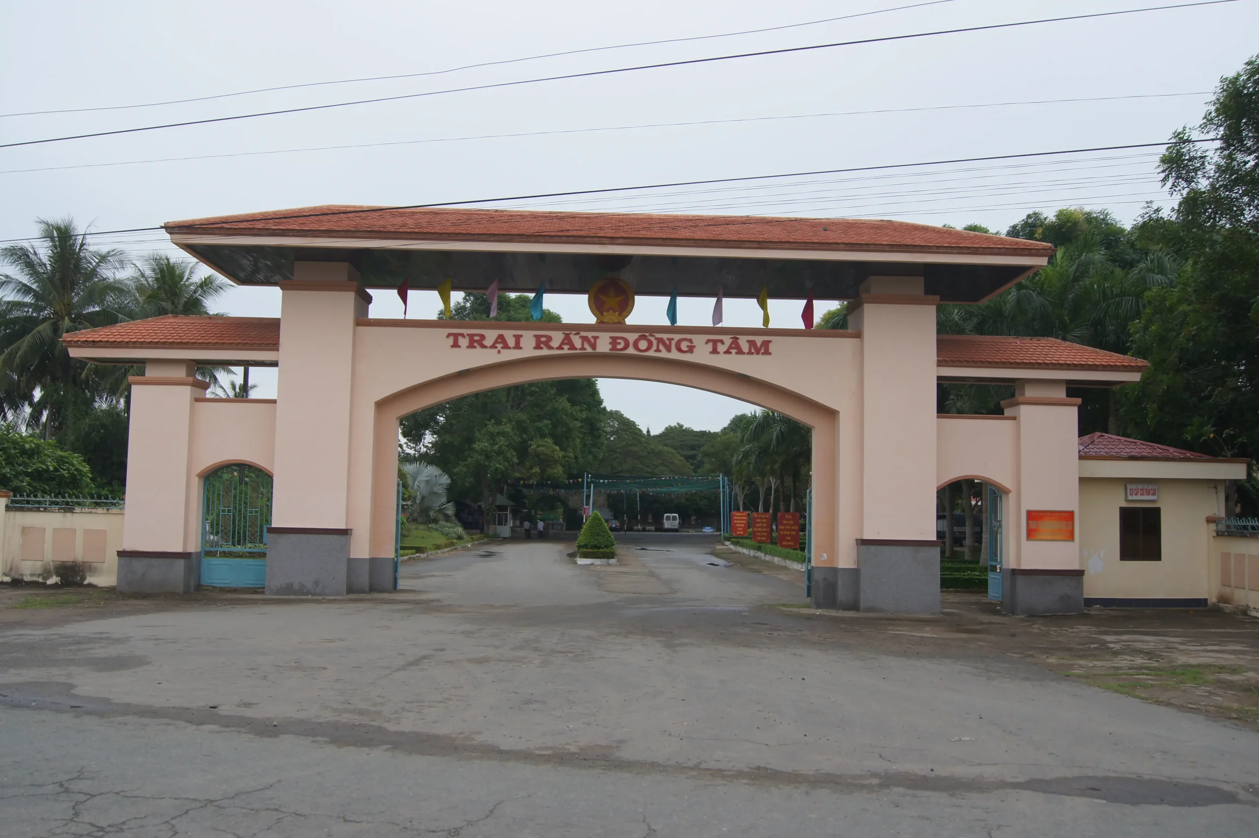 Trại rắn Đồng Tâm - Vương quốc rắn lớn nhất Việt Nam Trại rắn Đồng Tâm – Vương quốc rắn lớn nhất Việt Nam