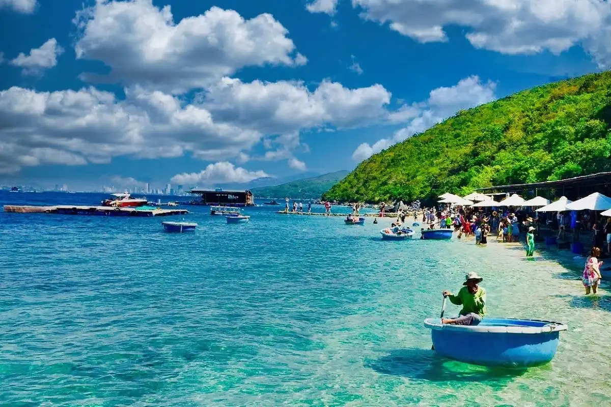 Vịnh Nha Trang - Tuyệt tác thiên nhiên của Việt Nam Vịnh Nha Trang – Tuyệt tác thiên nhiên của Việt Nam