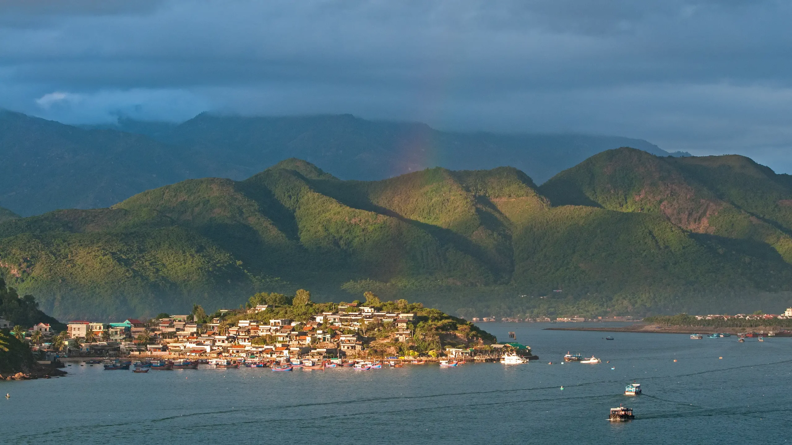 Vịnh Nha Trang - Tuyệt tác thiên nhiên của Việt Nam Vịnh Nha Trang – Tuyệt tác thiên nhiên của Việt Nam