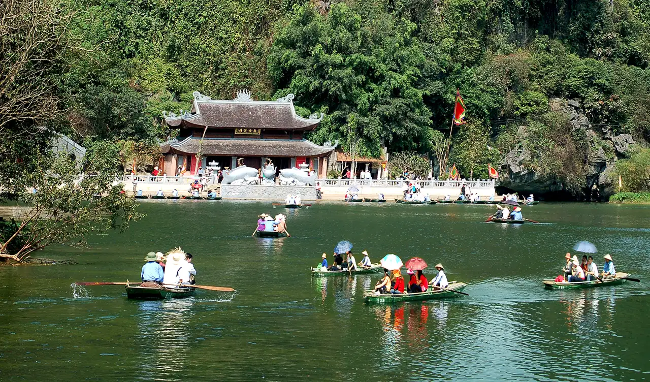 Tràng An - Di sản và tương lai du lịch Ninh Bình Tràng An – Di sản và tương lai du lịch Ninh Bình