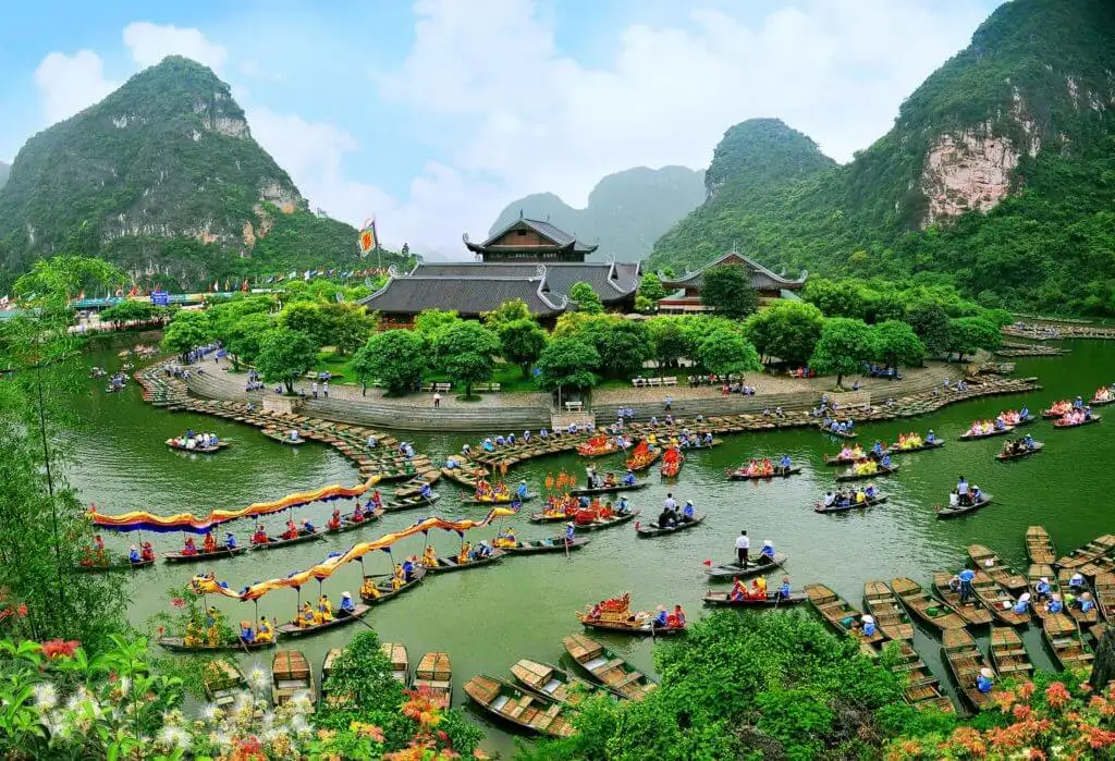 Tràng An - Di sản và tương lai du lịch Ninh Bình Tràng An – Di sản và tương lai du lịch Ninh Bình