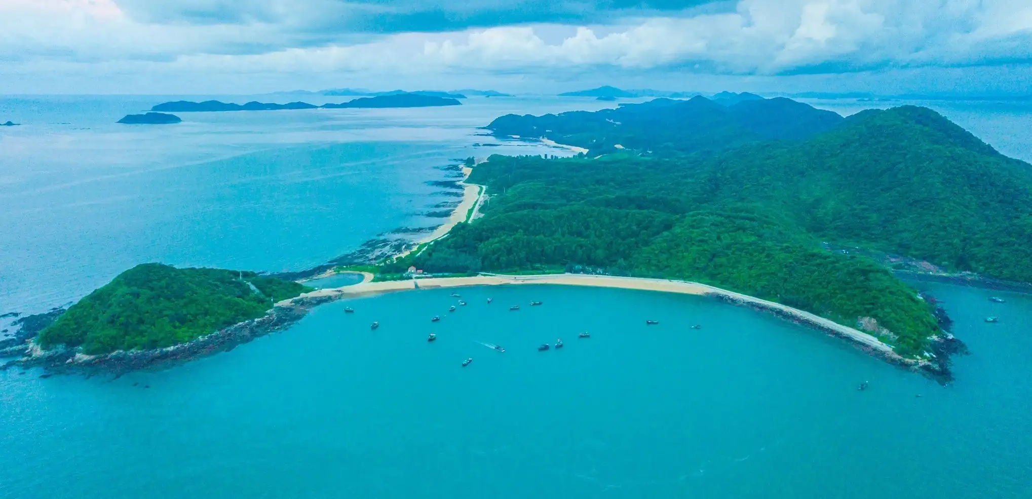 Đảo Cái Chiên Quảng Ninh: Viên ngọc hoang sơ giữa lòng biển khơi